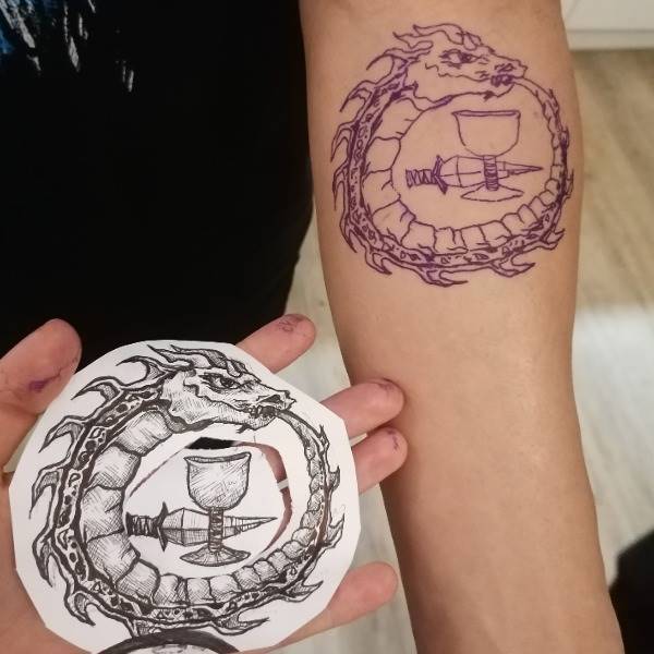 oroboros mit kelch und klinge