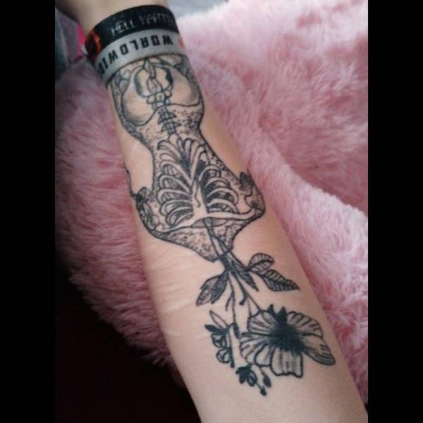 Skelletwithflowers