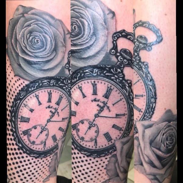 Uhr mit Rosen