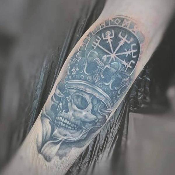 Skull mit Vegvisir